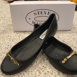 Like New Steve Madden Gold Bow Flats - Size 8.5